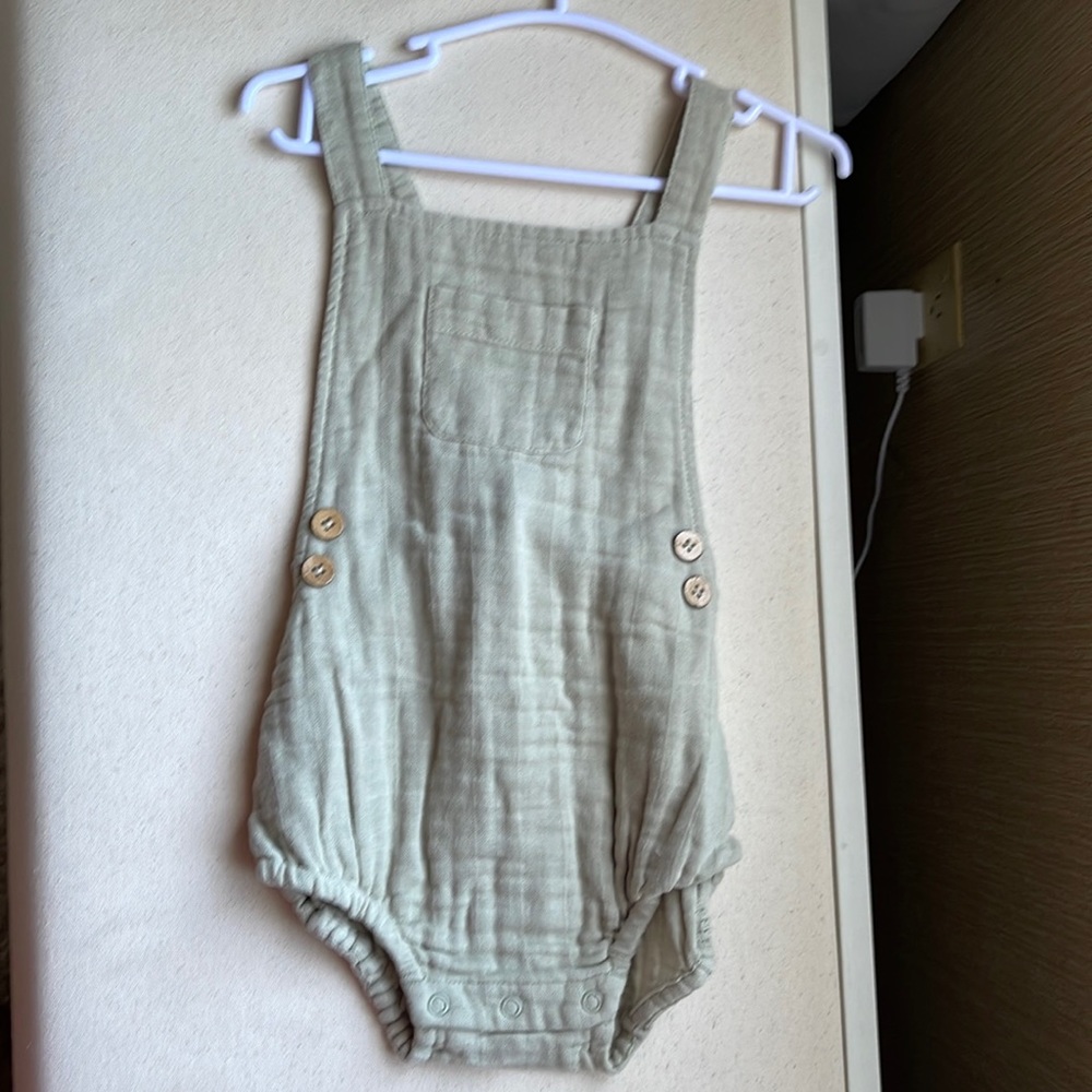 Jamie kay 3 yr romper great for fall or winter with a long sleeve & leggings